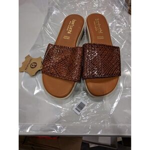 Bertuchi Women's Brown Woven Slide Sandals